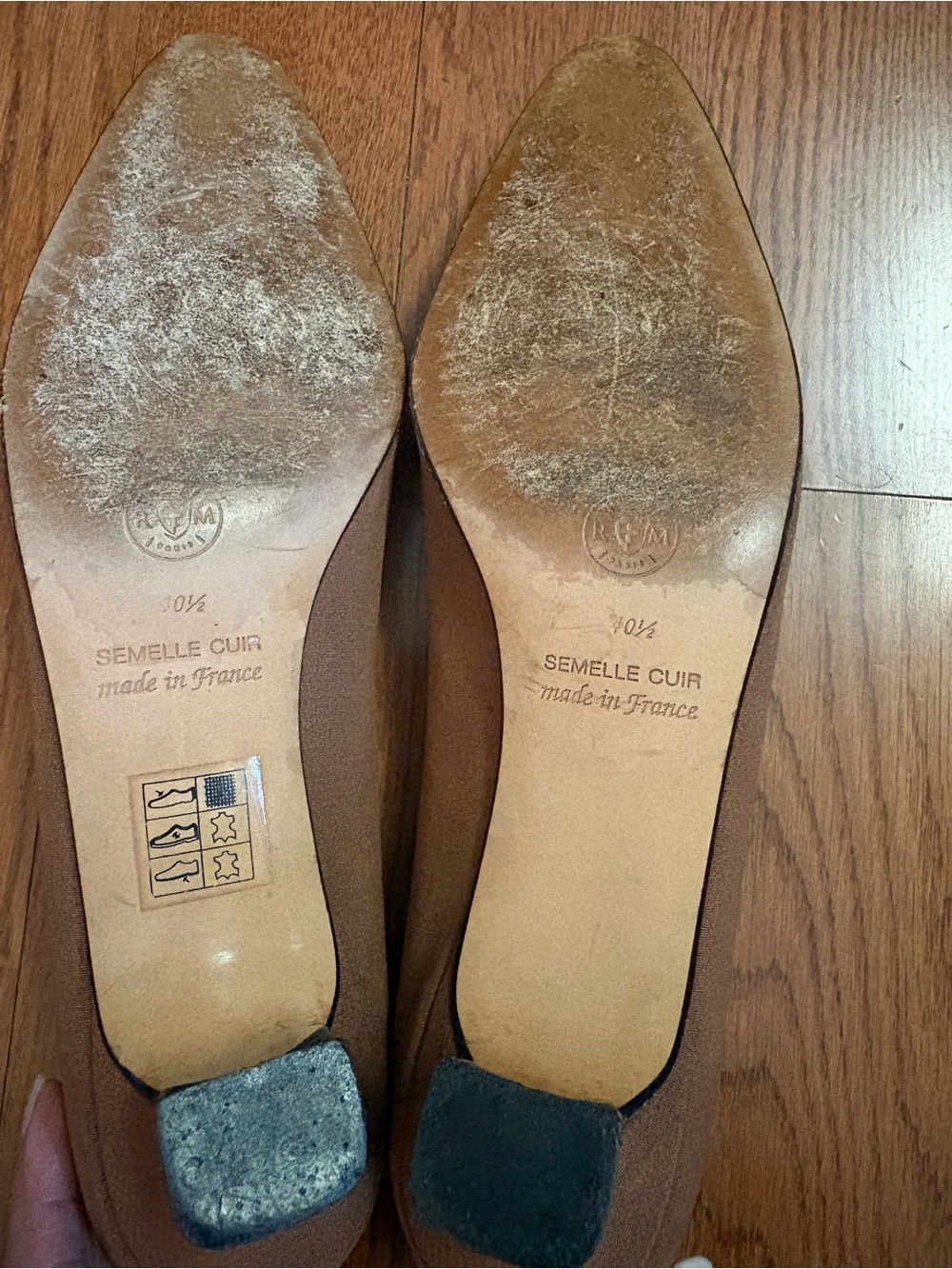 Rene Mancini Brown Satin Cap-Toe Pumps. Made in France. Size 9-9.5 - Picture 7 of 10